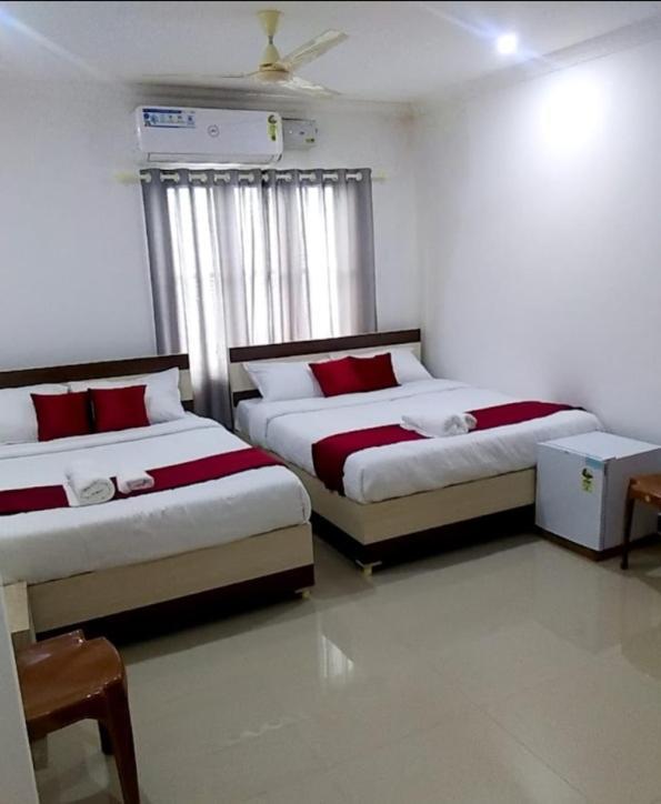 Hotel Tharavad Residency Iritti Exterior foto